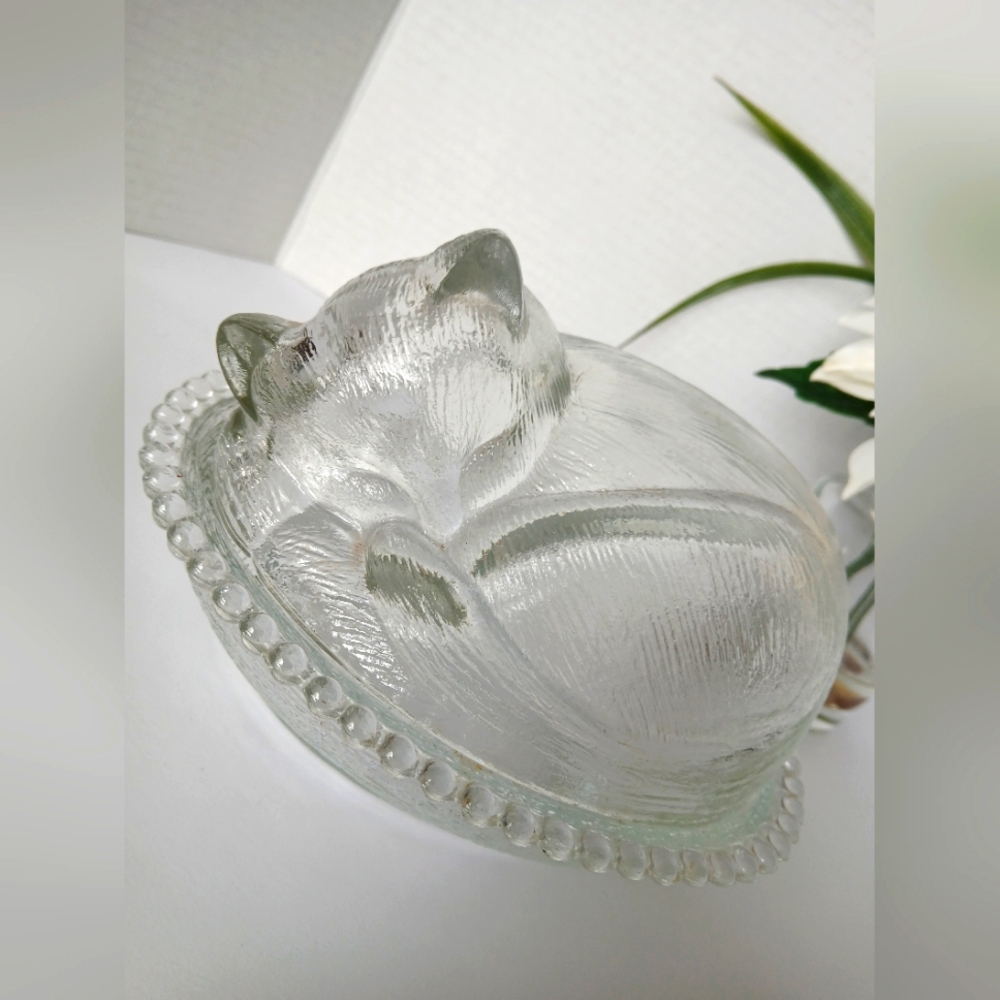 Vintage Indiana Glass Cat On Nest. Clear 7" Candy or Jewelry Bowl
